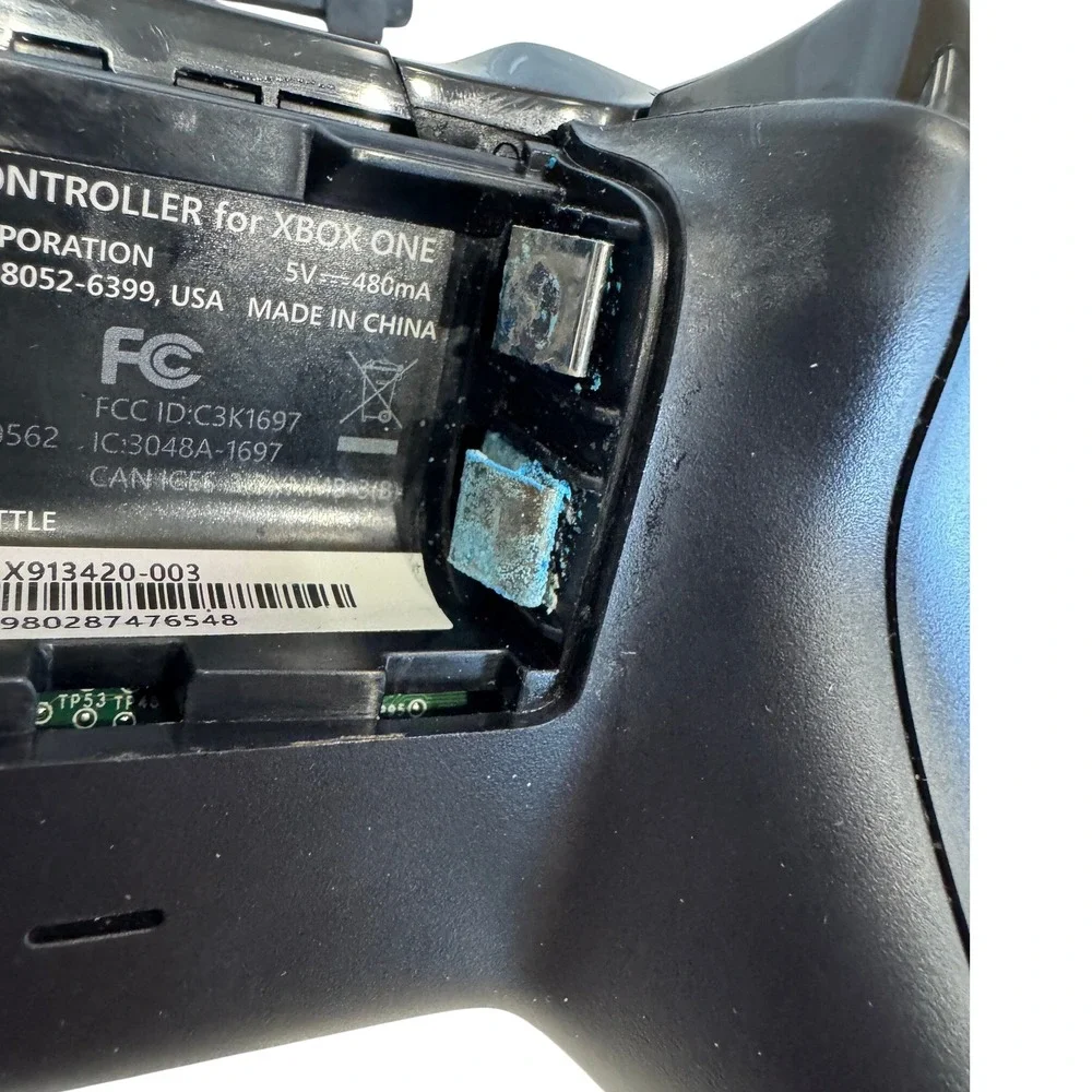 Microsoft Xbox One Wireless Controller Model 1697 Black for Parts or Repair